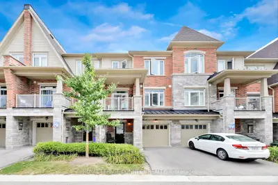 Condo Townhouse in Pickering