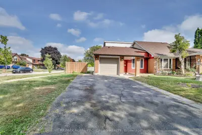 Semi-Detached in Pickering