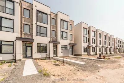 Att/Row/Townhouse in Ajax