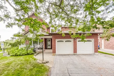 Detached in Whitby