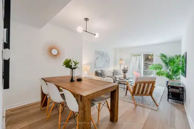 Att/Row/Townhouse in Toronto