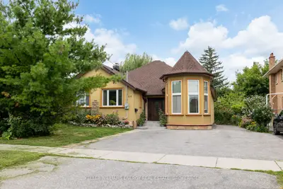 Detached in Oshawa