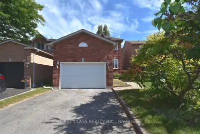 Detached in Whitby