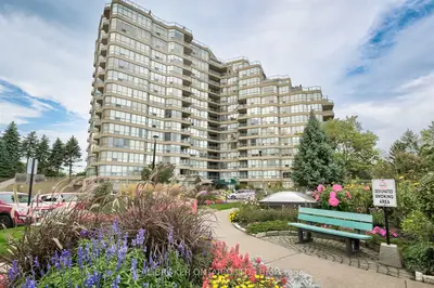 Condo Apartment in Toronto