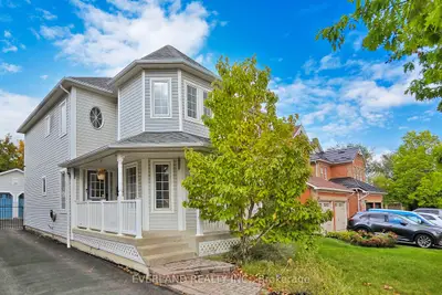 Detached in Whitby