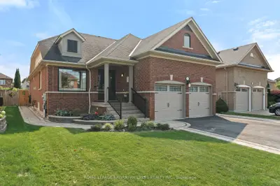 Detached in Whitby