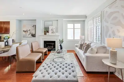 Att/Row/Townhouse in Toronto