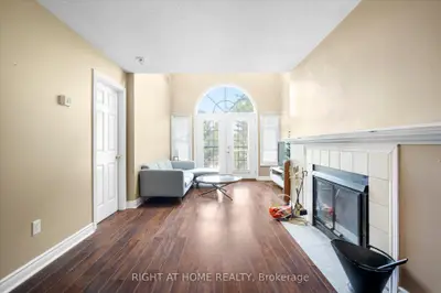 Condo Townhouse in Clarington