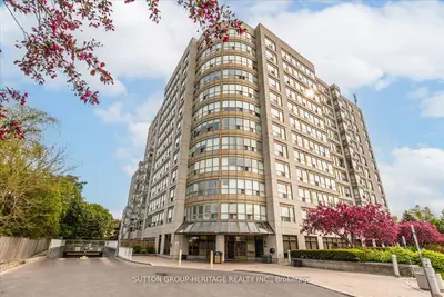 Condo Apartment in Whitby
