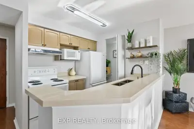 Condo Apartment in Pickering