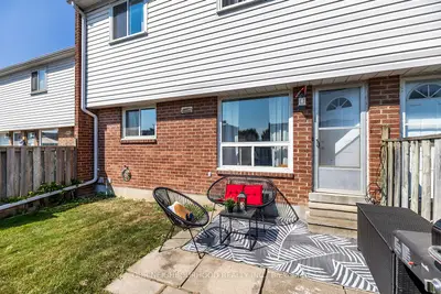 Condo Townhouse in Oshawa