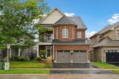 Detached in Whitby