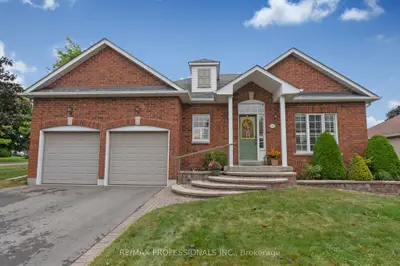 Detached in Scugog