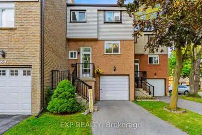 Condo Townhouse in Pickering