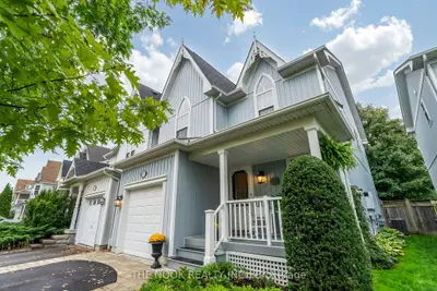 Detached in Whitby