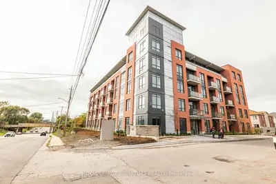 Condo Apartment in Whitby