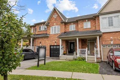 Att/Row/Townhouse in Ajax
