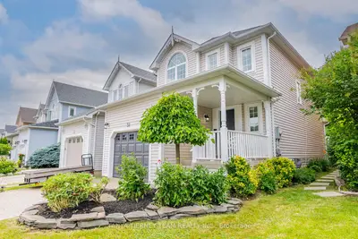 Detached in Whitby