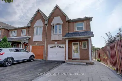 Att/Row/Townhouse in Ajax