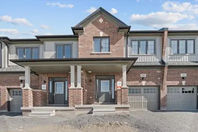 Att/Row/Townhouse in Oshawa