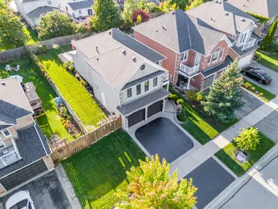 Detached in Whitby