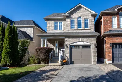 Detached in Whitby