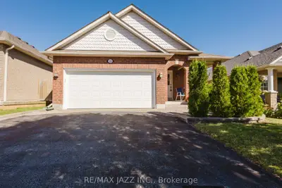 Detached in Scugog