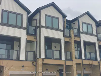 Att/Row/Townhouse in Oshawa