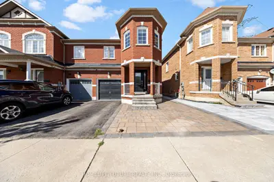 Att/Row/Townhouse in Ajax