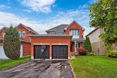 Detached in Whitby