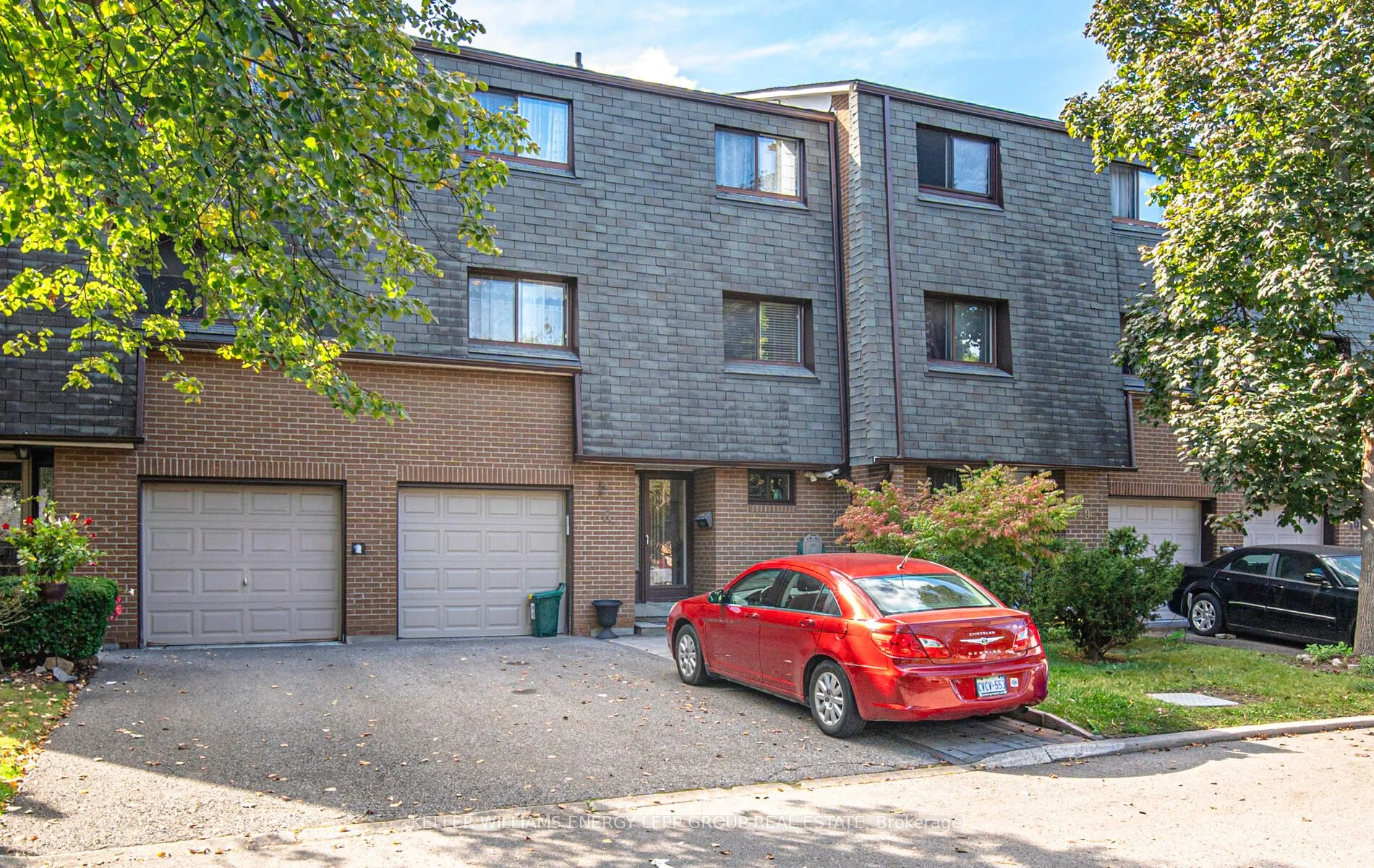 Condo Townhouse in Pickering