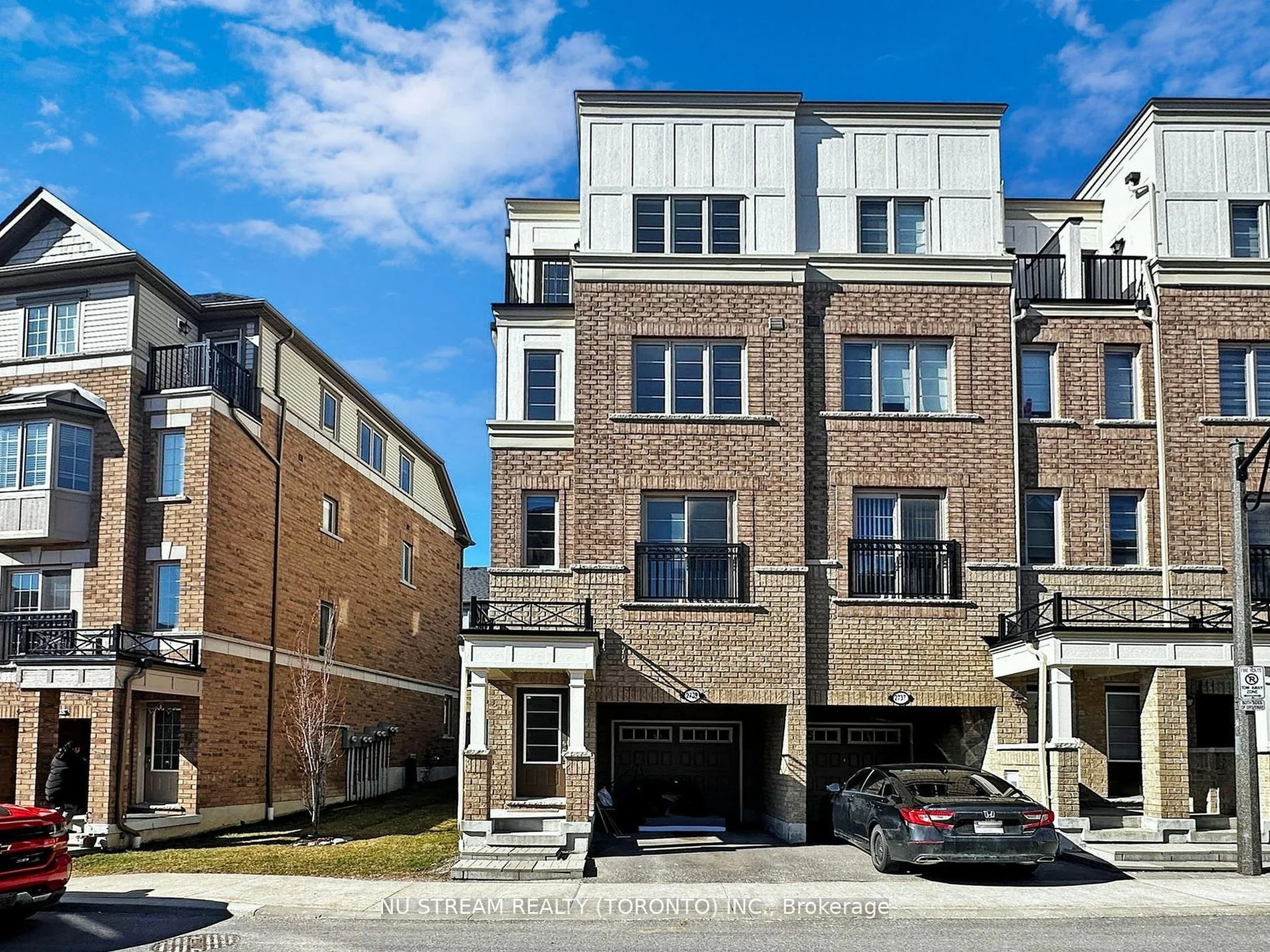 2739 Deputy Minister Path, Oshawa, On L1l 0m7