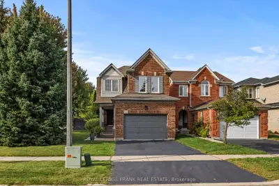 Detached in Whitby