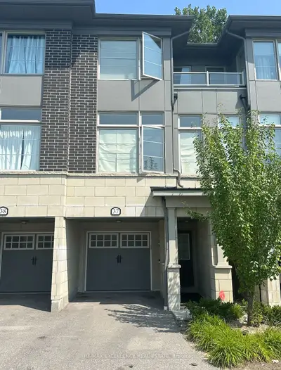 Att/Row/Townhouse in Oshawa