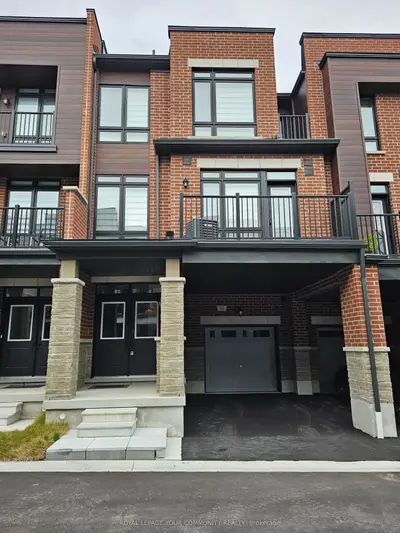 Att/Row/Townhouse in Ajax