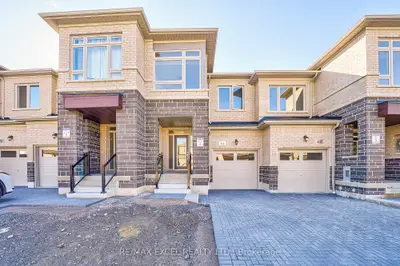 Att/Row/Townhouse in Whitby