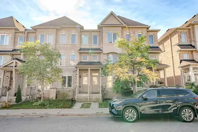 Att/Row/Townhouse in Toronto