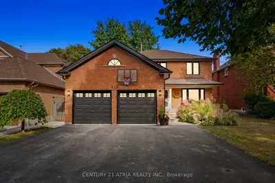 Detached in Whitby