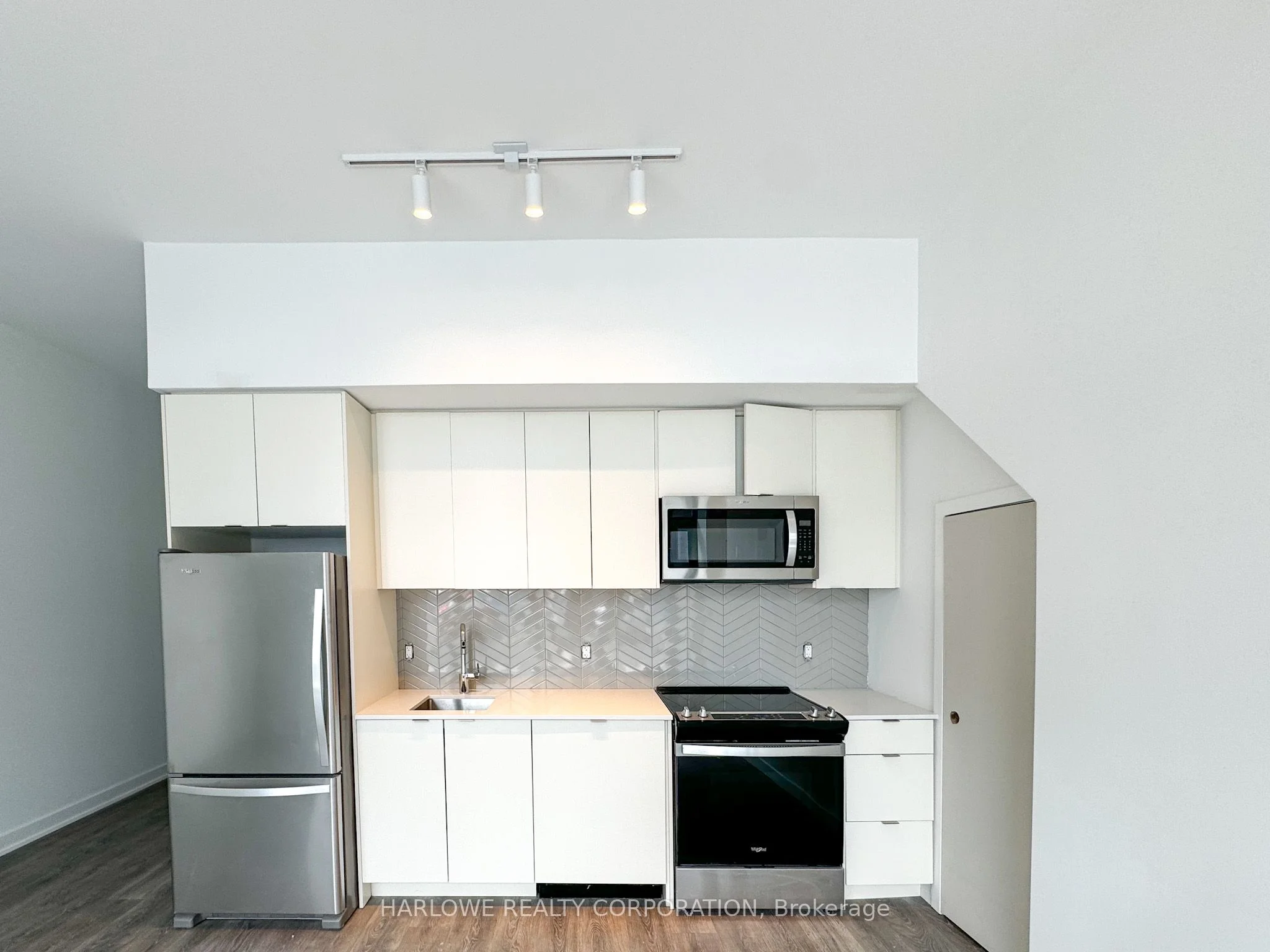 1606 Charles Street 103 A, Whitby, On L1n 0p1