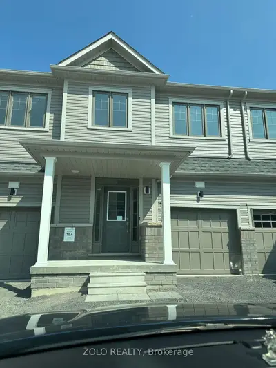 Att/Row/Townhouse in Oshawa