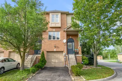 Condo Townhouse in Whitby