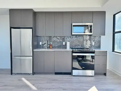 Condo Apartment in Whitby