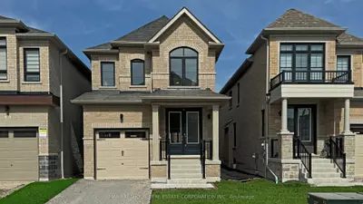 Detached in Whitby