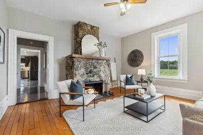 Detached in Scugog