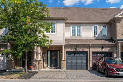 Att/Row/Townhouse in Whitby