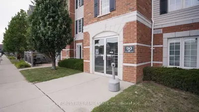 Condo Apartment in Clarington