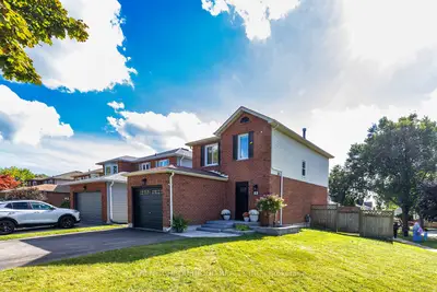 Detached in Oshawa