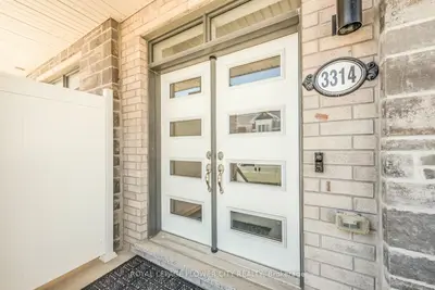 Att/Row/Townhouse in Pickering