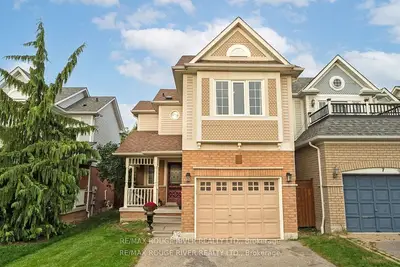 Detached in Whitby