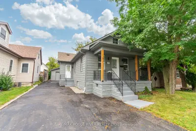Detached in Oshawa